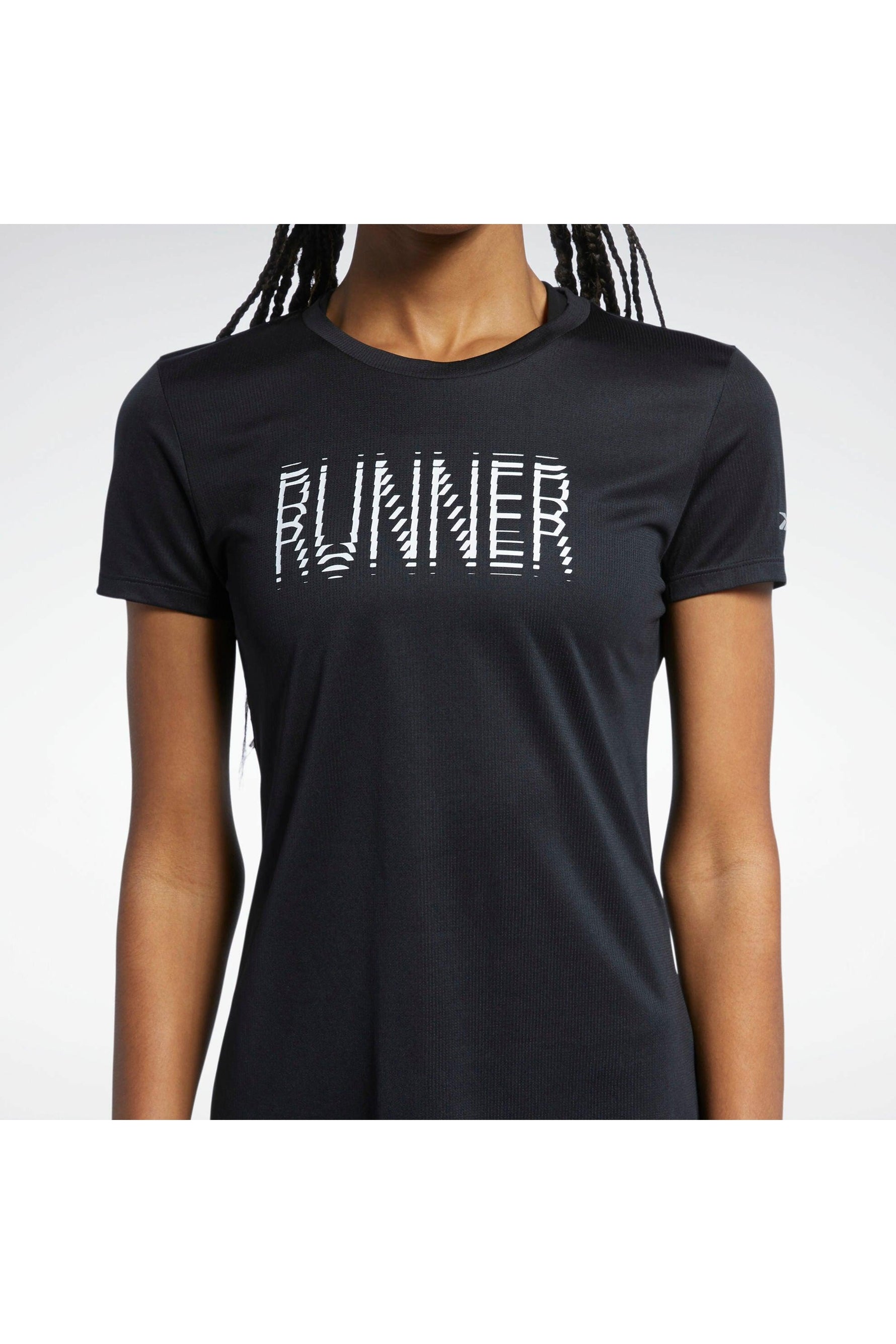 REEBOK - טישירט RUN ESSENTIALS בצבע שחור - MASHBIR//365