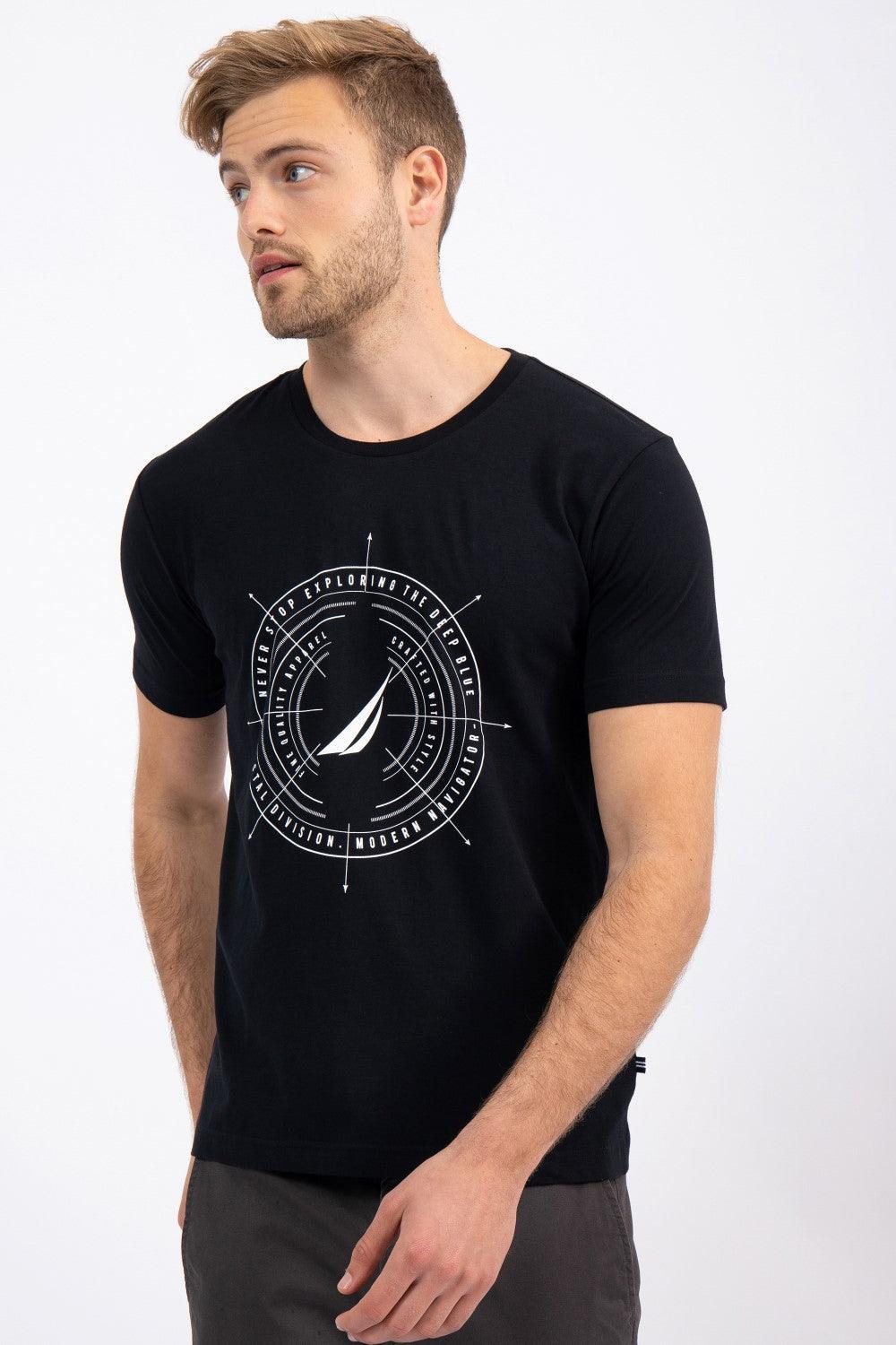 NAUTICA - טישירט שחורה בהדפס מצפן - MASHBIR//365