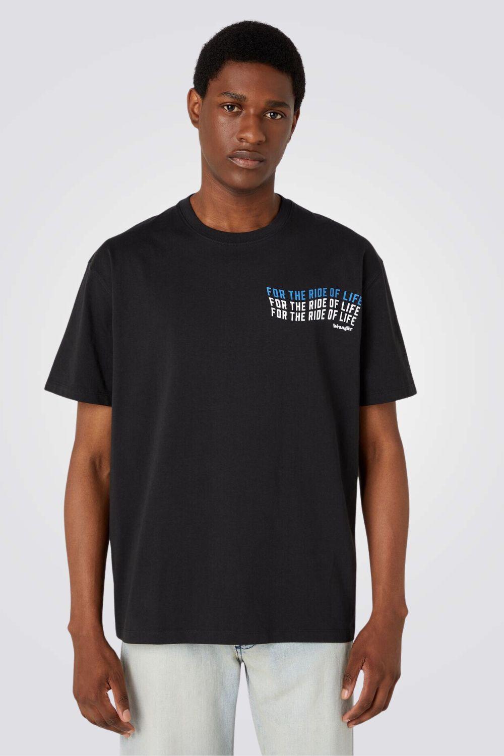 WRANGLER - טישירט שחורה עם הדפס לוגו בחזית - MASHBIR//365