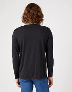 WRANGLER - טישירט שחורה עם לוגו שרוול ארוך - MASHBIR//365