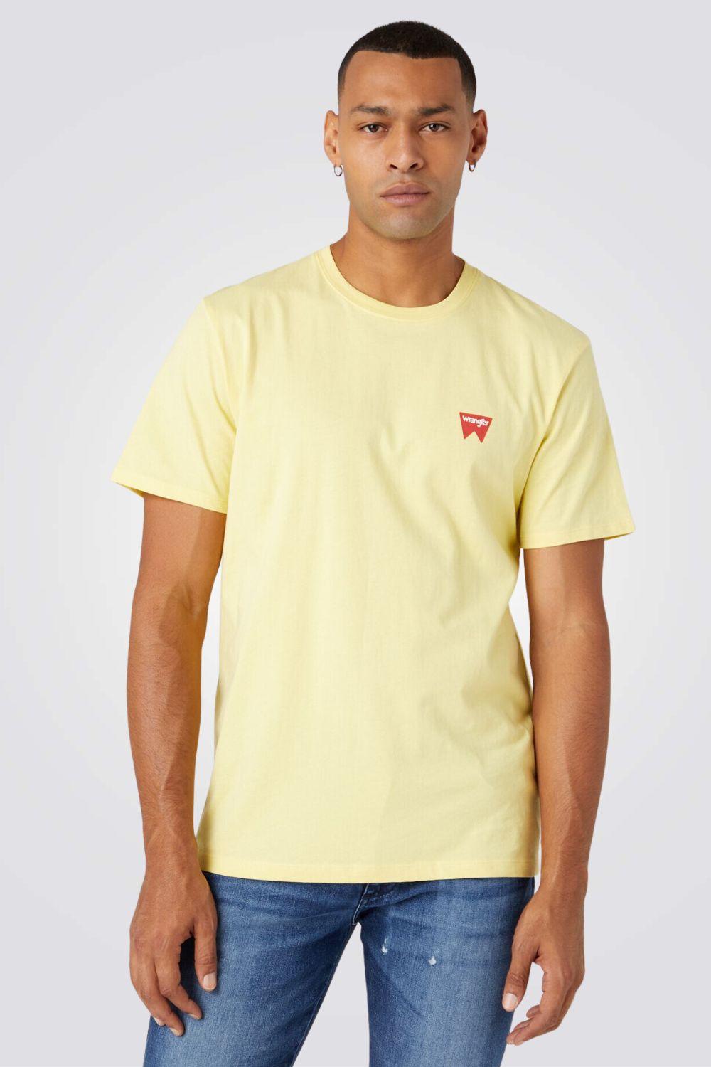 WRANGLER - טישירט SIGN OFF TEE בצבע צהוב - MASHBIR//365