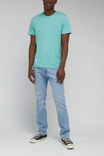 LEE - טישירט SS PATCH LOGO TEE בצבע תכלת - MASHBIR//365