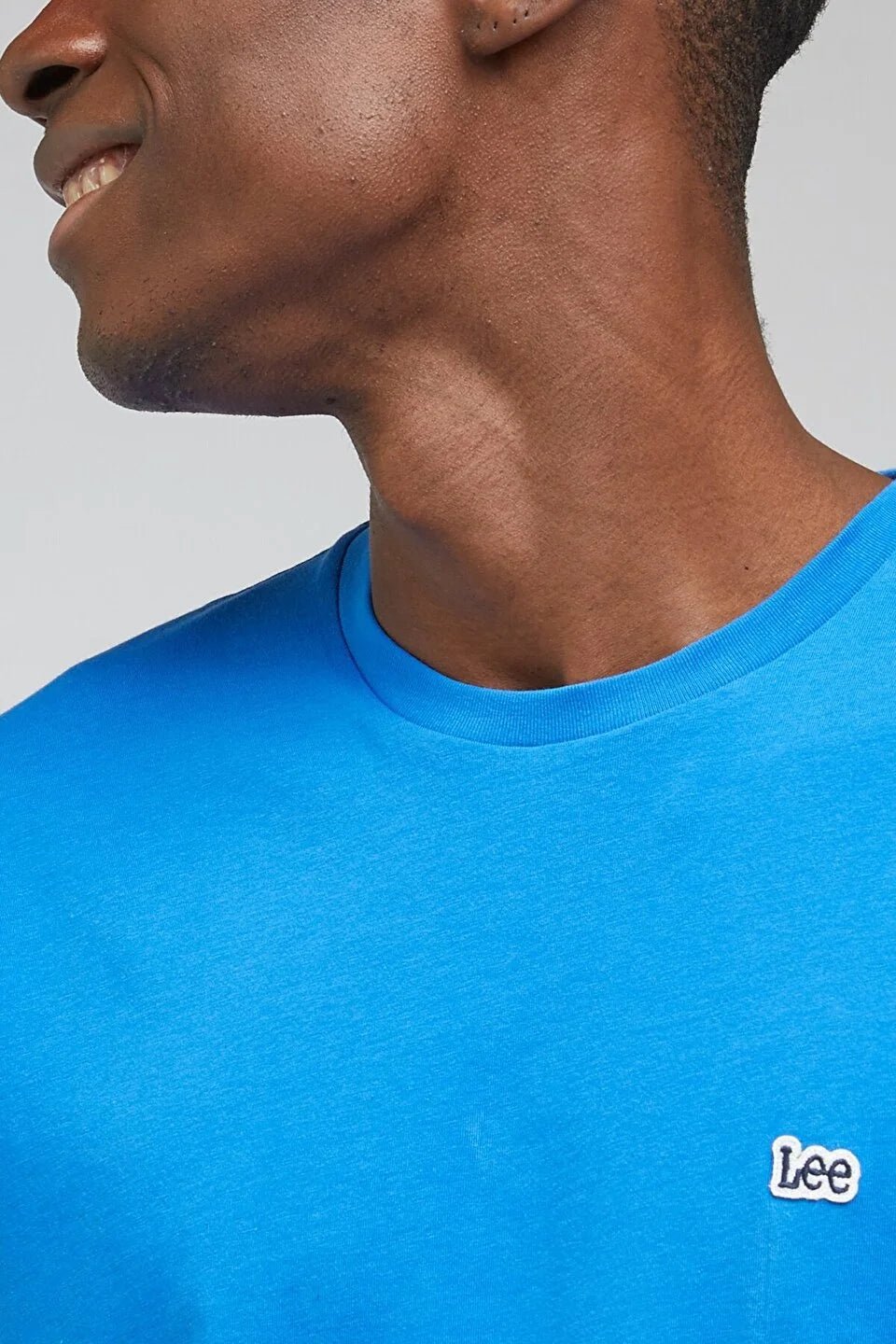 LEE - טישירט SS PATCH LOGO TEE בצבע כחול - MASHBIR//365