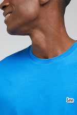 LEE - טישירט SS PATCH LOGO TEE בצבע כחול - MASHBIR//365