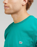 LEE - טישירט SS PATCH LOGO TEE בצבע טורקיז - MASHBIR//365