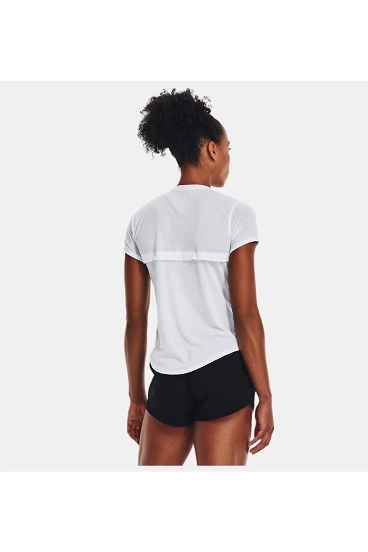 UNDER ARMOUR - טישירט Streaker SS לנשים בצבע לבן - MASHBIR//365