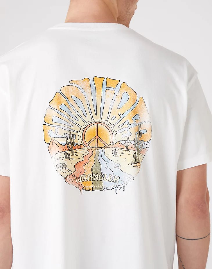 WRANGLER - טישירט SUNDOWN בצבע לבן - MASHBIR//365