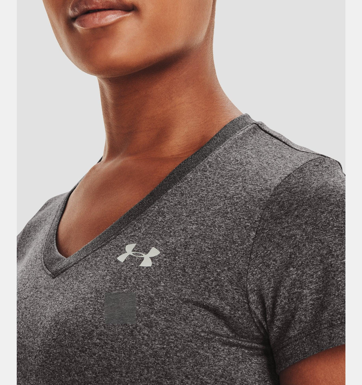 UNDER ARMOUR - טישירט Tech V-Neck בצבע אפור - MASHBIR//365