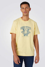 WRANGLER - טישירט VARSITY TEE בצבע צהוב - MASHBIR//365