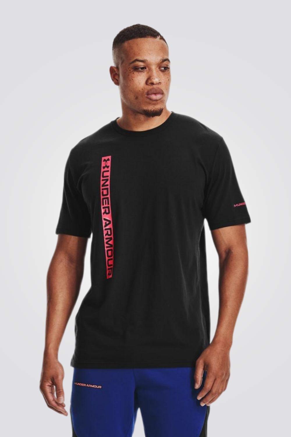 UNDER ARMOUR - טישירט Vertical Wordmark בצבע שחור - MASHBIR//365