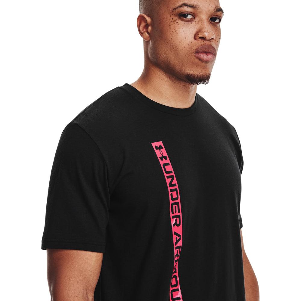 UNDER ARMOUR - טישירט Vertical Wordmark בצבע שחור - MASHBIR//365