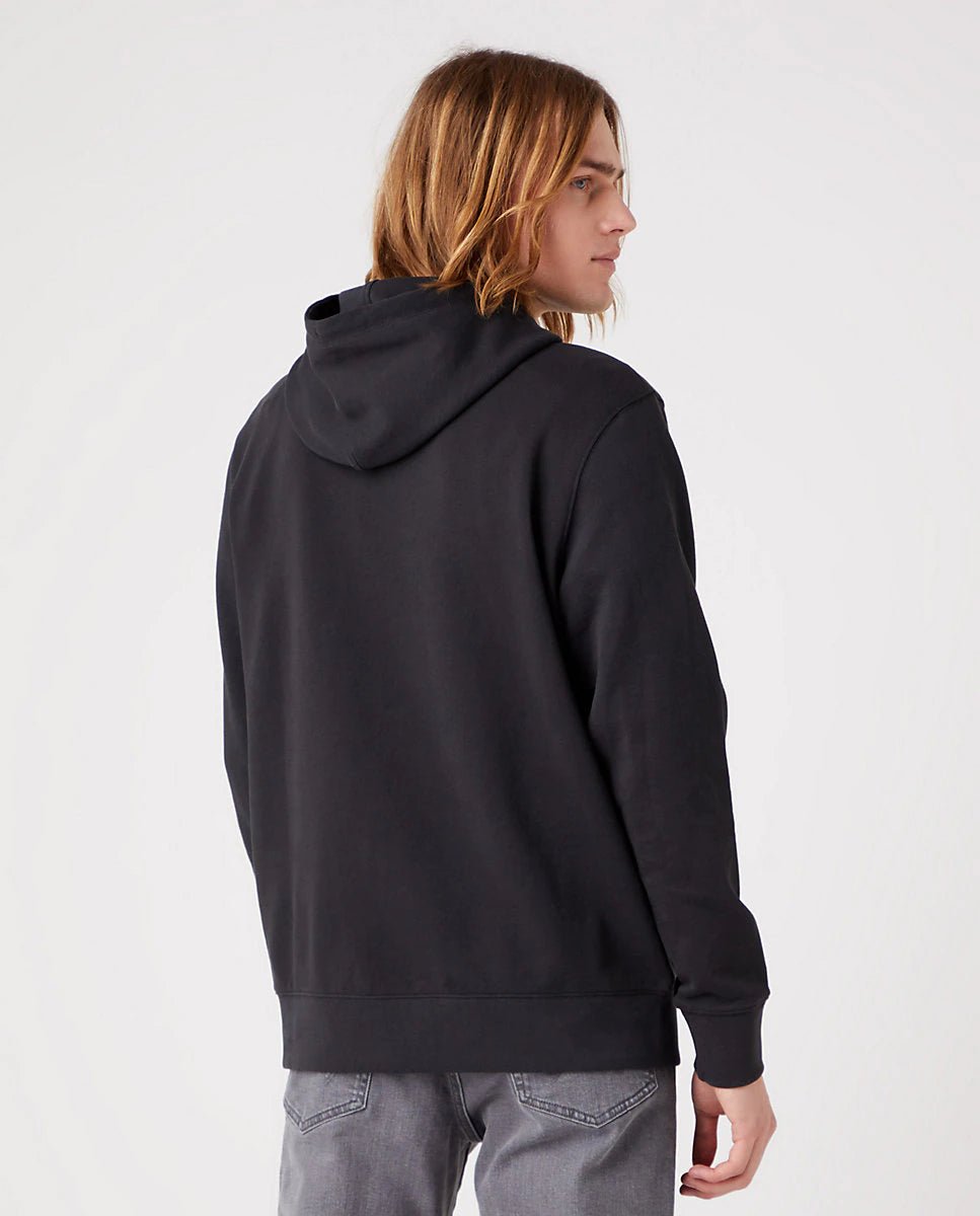 WRANGLER - קפוצ'ון עם הדפס לוגו בצבע שחור - MASHBIR//365