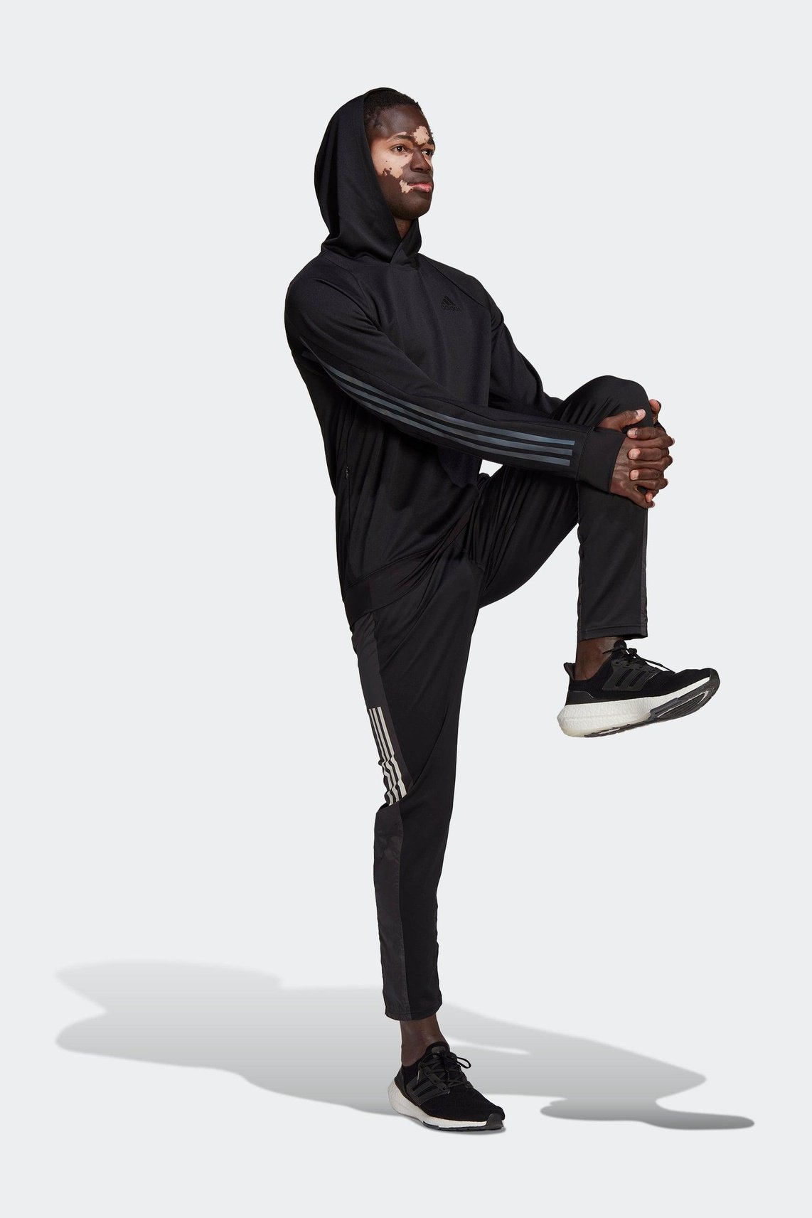 ADIDAS - קפוצ'ון RUN ICON בצבע שחור - MASHBIR//365