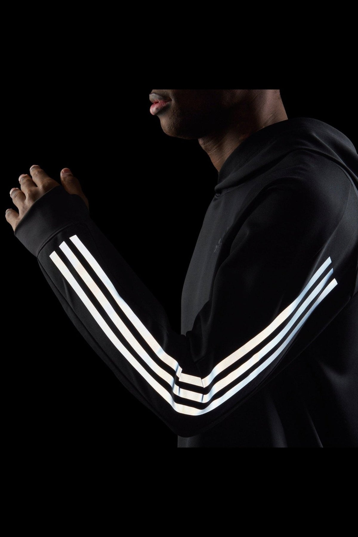 ADIDAS - קפוצ'ון RUN ICON בצבע שחור - MASHBIR//365