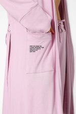 KENNETH COLE - קרדיגן לאונג' ארוך בצבע ורוד עם הדפס לוגו - MASHBIR//365