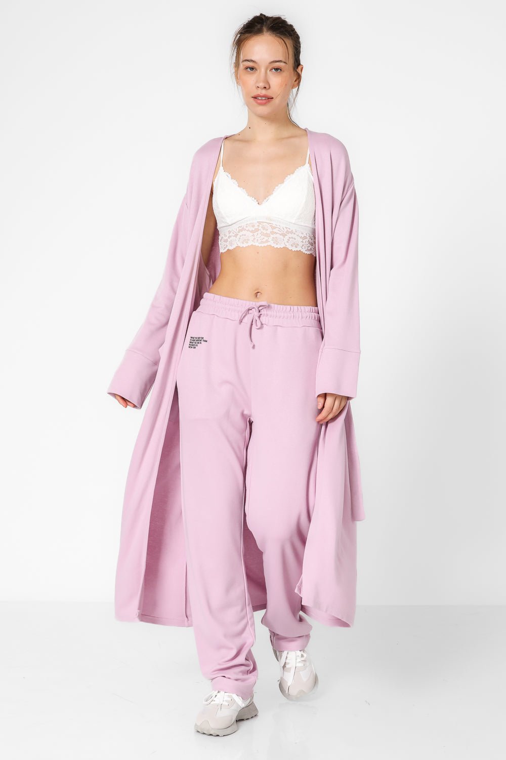 KENNETH COLE - קרדיגן לאונג' ארוך בצבע ורוד עם הדפס לוגו - MASHBIR//365