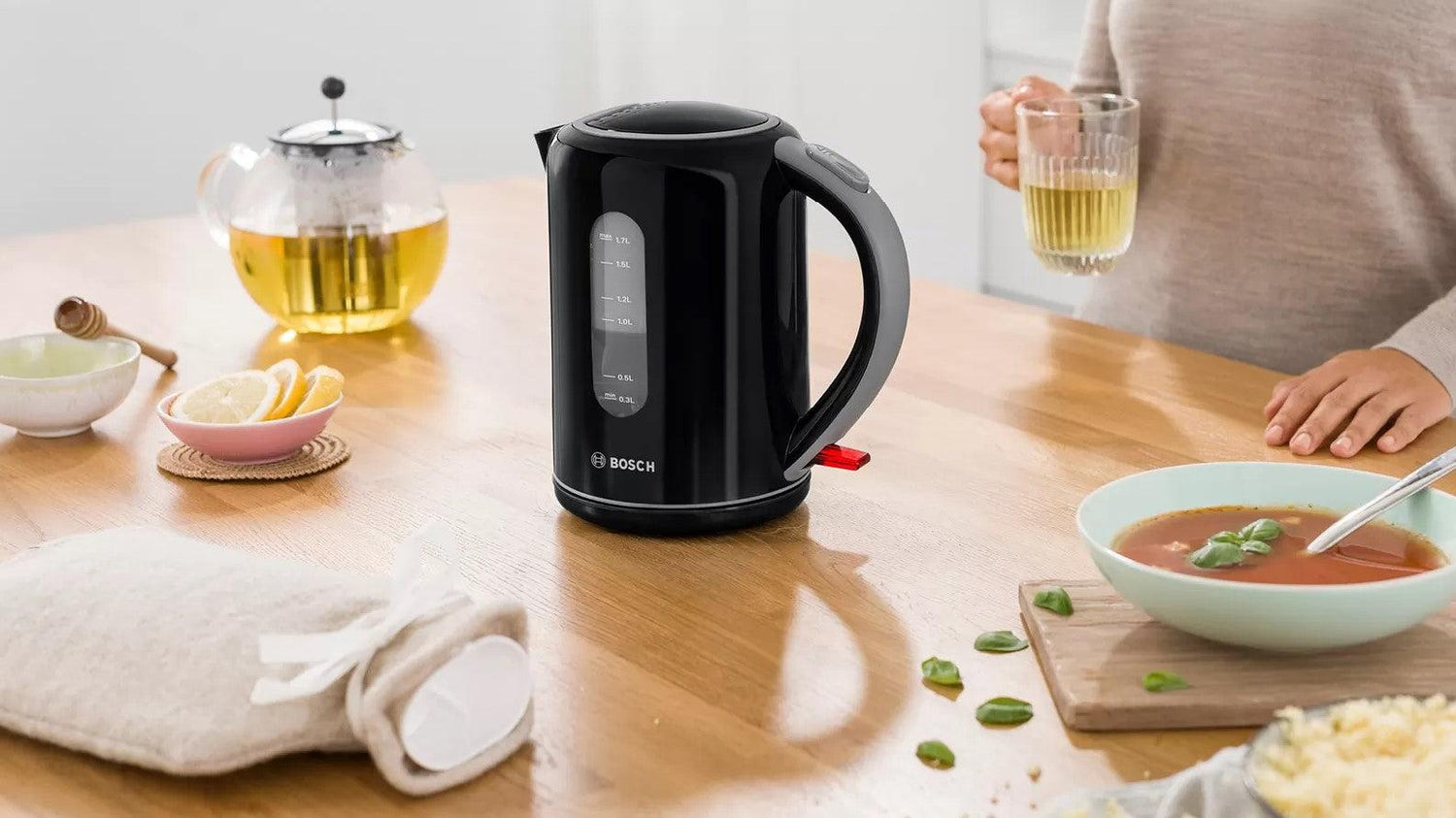 BOSCH - קומקום חשמלי מבית BOSCH בוש דגם TWK7603 צבע שחור - MASHBIR//365