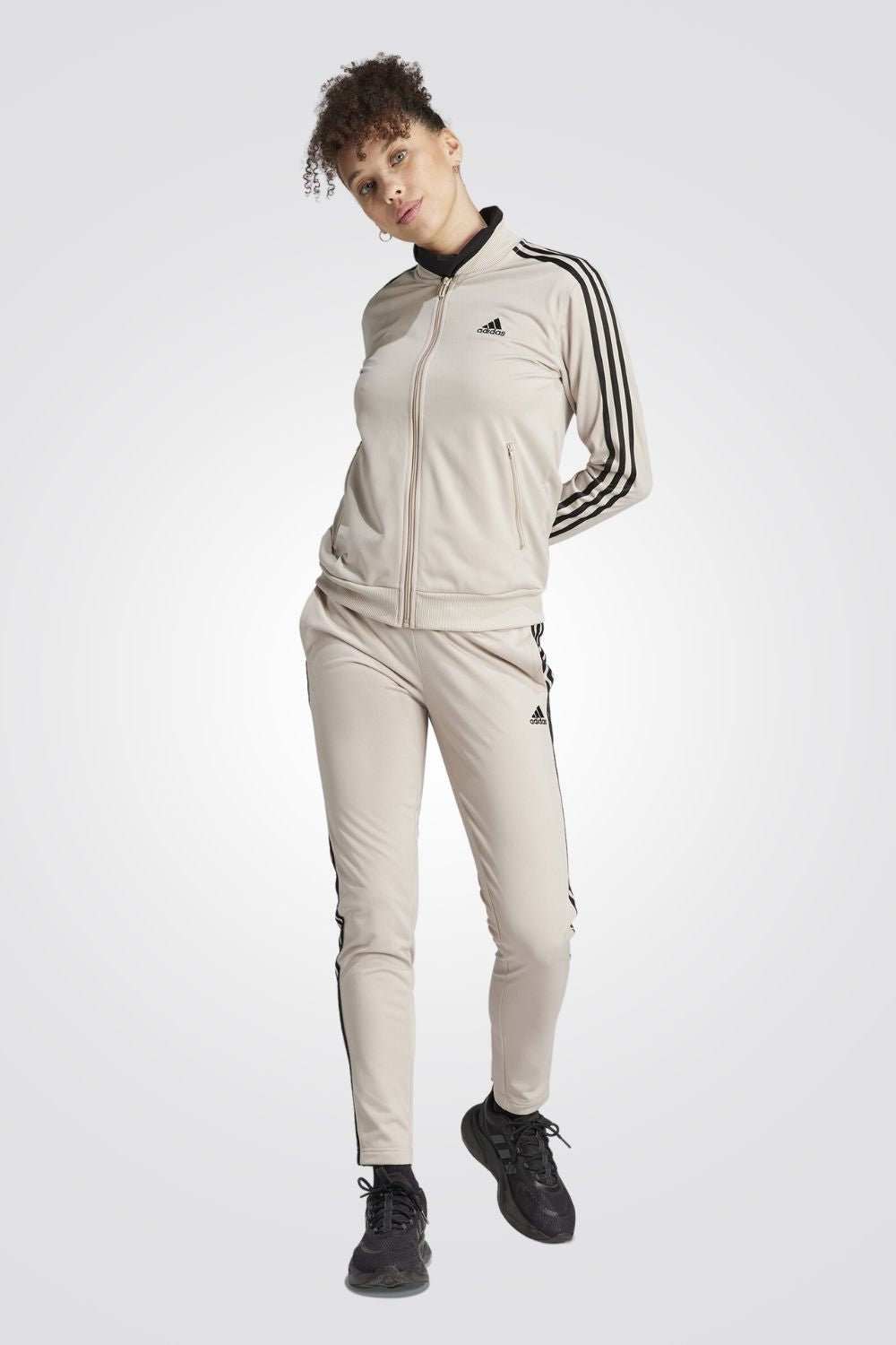 ADIDAS - חליפת אימון לנשים בצבע בז' - MASHBIR//365