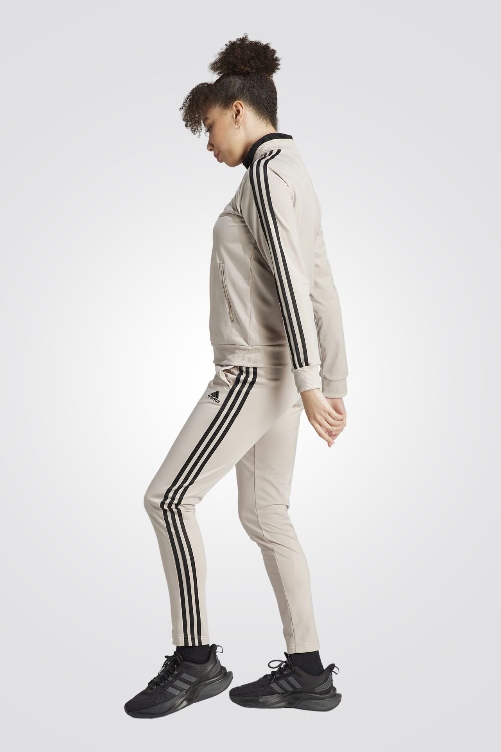 ADIDAS - חליפת אימון לנשים בצבע בז' - MASHBIR//365