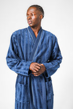 KENNETH COLE - חלוק מגבת אריגת פסים בצבע כחול - MASHBIR//365