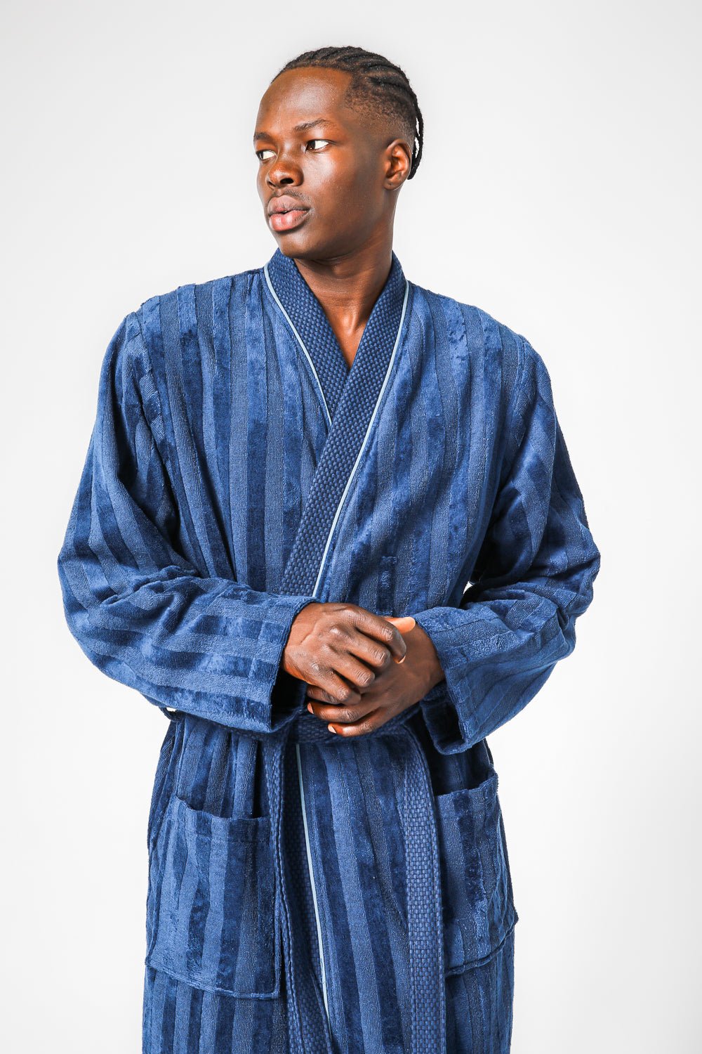 KENNETH COLE - חלוק מגבת אריגת פסים בצבע כחול - MASHBIR//365