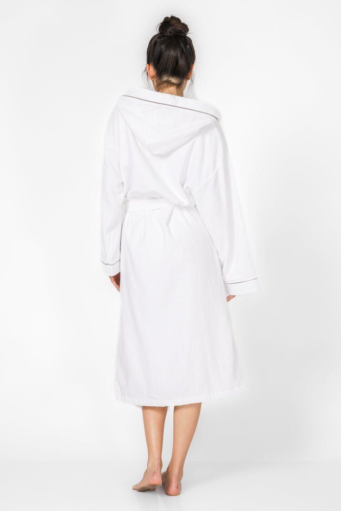 KENNETH COLE - חלוק מגבת עם כובע בצבע לבן - MASHBIR//365