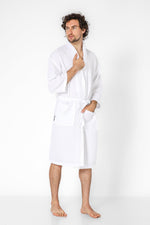 KENNETH COLE - חלוק רחצה יוניסקס בצבע לבן - MASHBIR//365