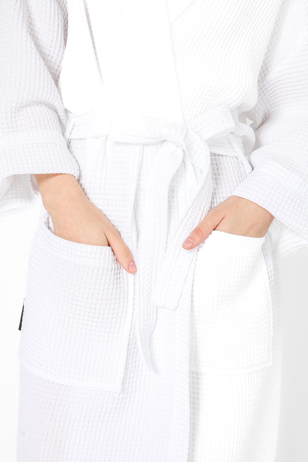 KENNETH COLE - חלוק רחצה יוניסקס בצבע לבן - MASHBIR//365