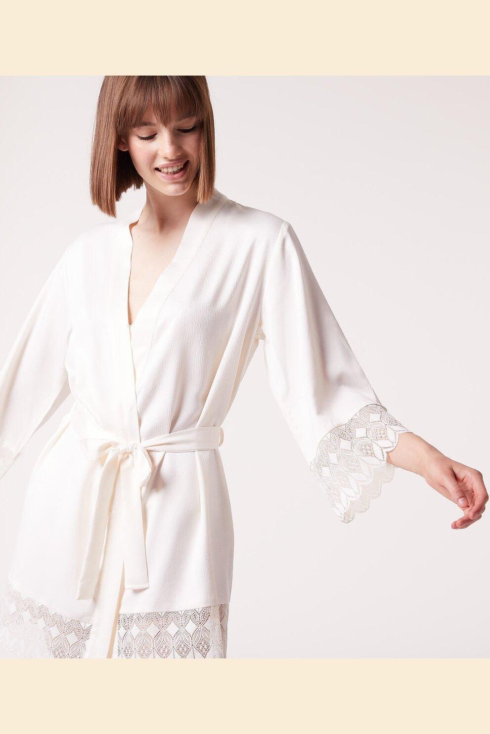 ETAM - חלוק סאטן בגימור תחרה SKY בצבע קרם - MASHBIR//365