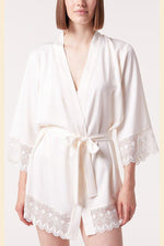 ETAM - חלוק סאטן בגימור תחרה SKY בצבע קרם - MASHBIR//365