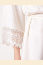 ETAM - חלוק סאטן בגימור תחרה SKY בצבע קרם - MASHBIR//365