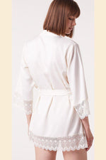 ETAM - חלוק סאטן בגימור תחרה SKY בצבע קרם - MASHBIR//365