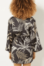 ETAM - חלוק סאטן בהדפס עלים NURI בצבע שחור - MASHBIR//365