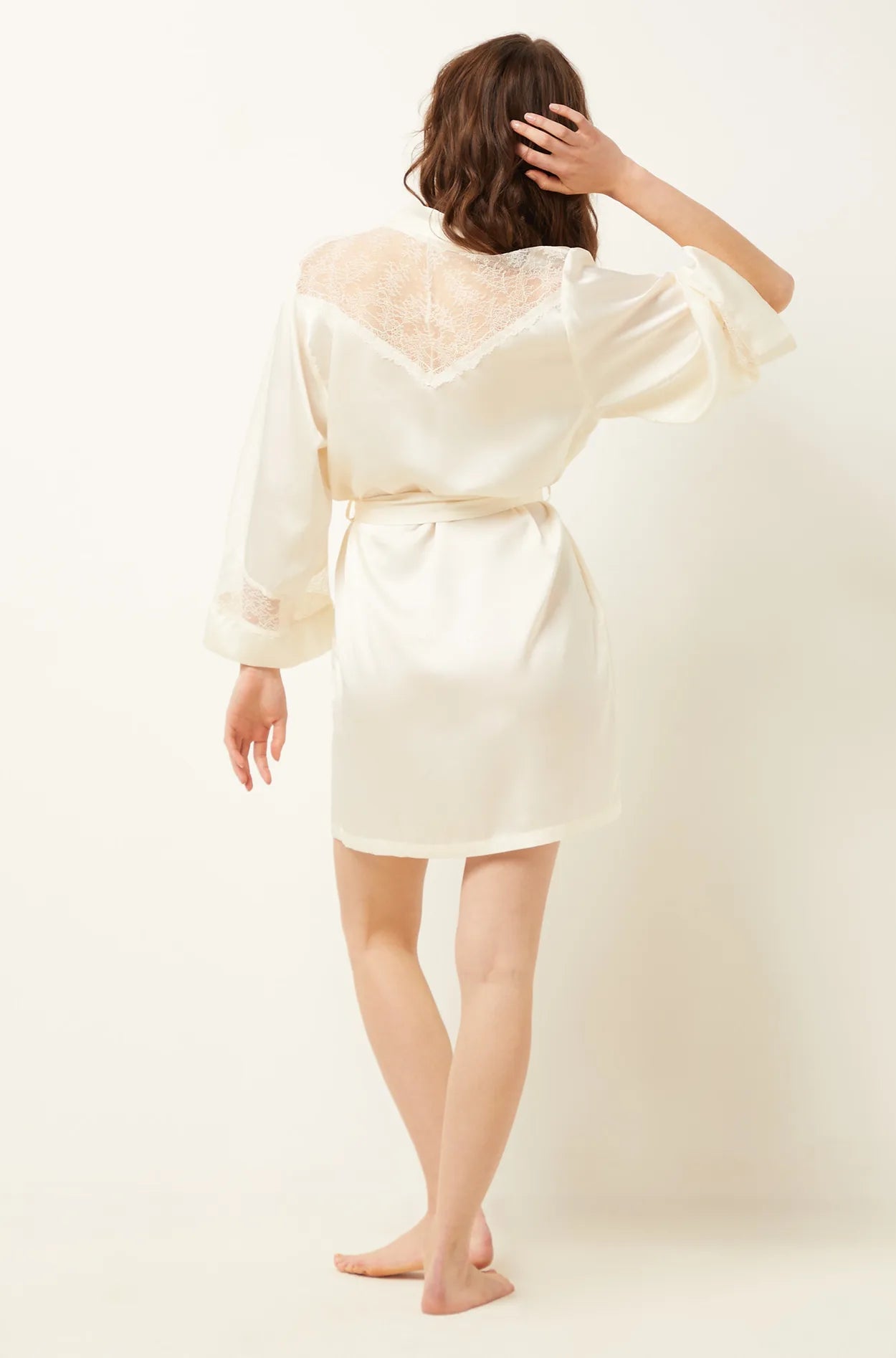 ETAM - חלוק סאטן בשילוב תחרה SENTIMENT קרם - MASHBIR//365