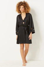 ETAM - חלוק סאטן בשילוב תחרה SENTIMENT שחור - MASHBIR//365