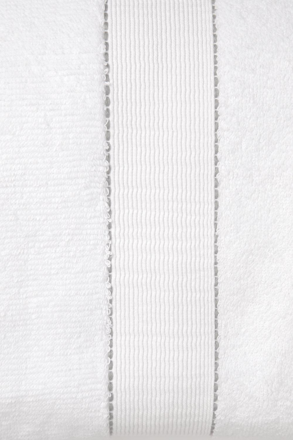 KENNETH COLE - מגבת גוף פרימיום בצבע לבן - MASHBIR//365