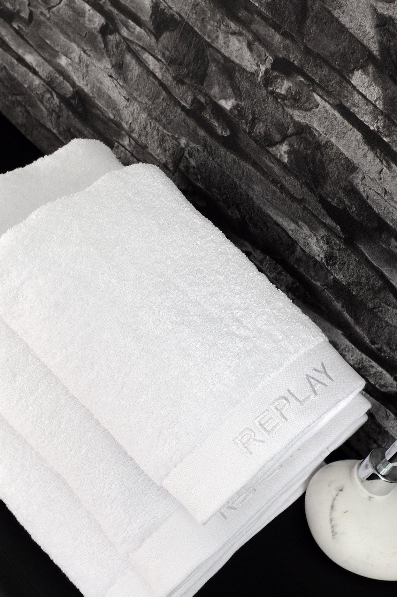 REPLAY - מגבת גוף ענקית לבנה - MASHBIR//365