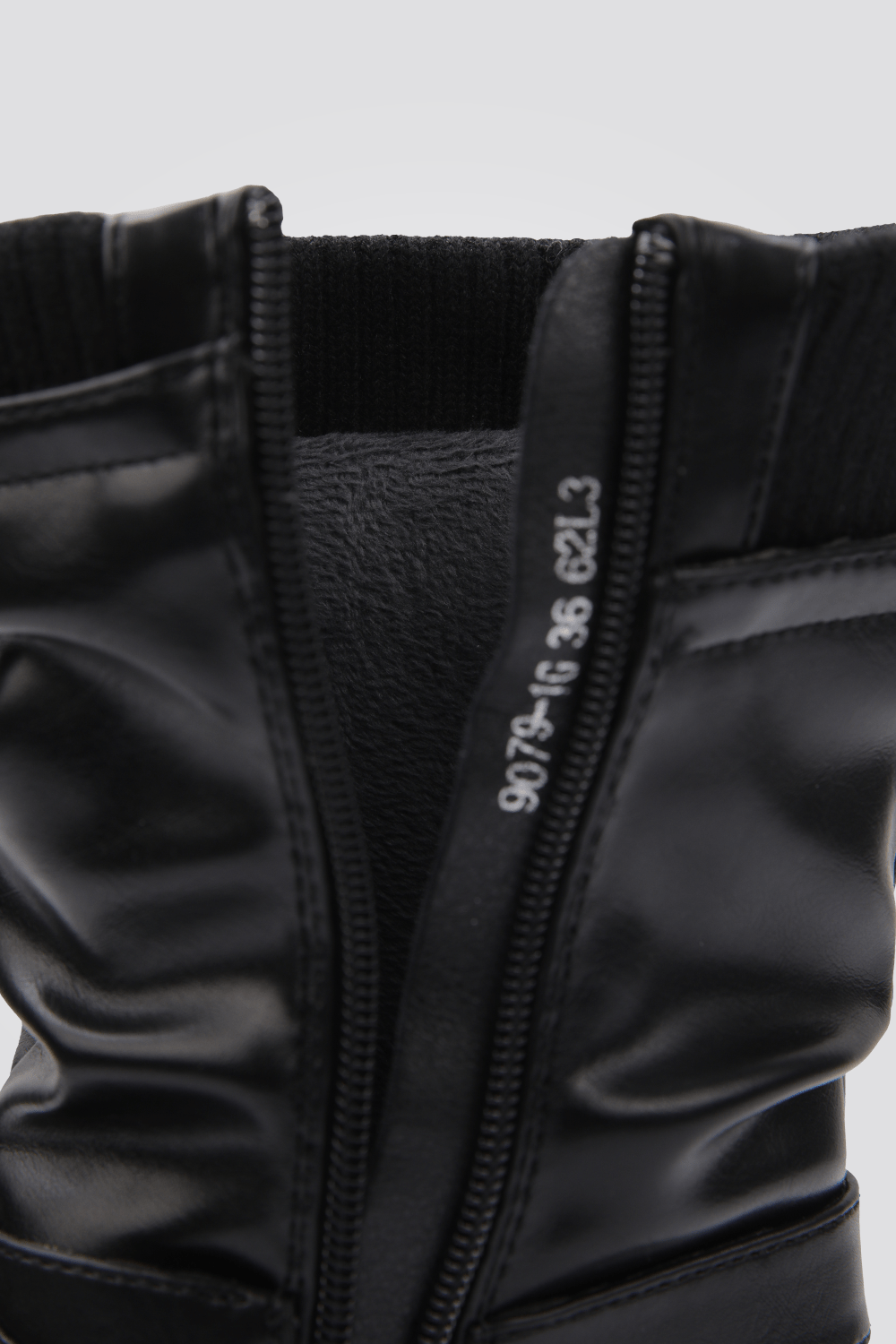 LADY COMFORT - מגף לנשים עם רצועות בצבע שחור - MASHBIR//365