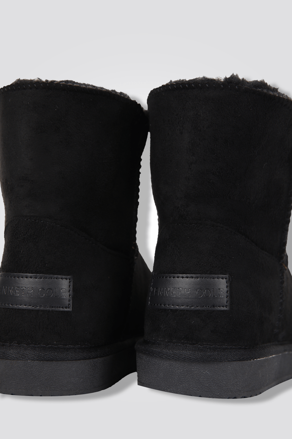 KENNETH COLE - מגפון דמוי עור פרווה בצבע שחור - MASHBIR//365