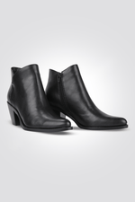 LADY COMFORT - מגפון עקב בצבע שחור - MASHBIR//365