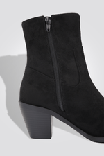 LADY COMFORT - מגפון לנשים בצבע שחור - MASHBIR//365