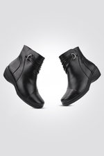 LADY COMFORT - מגפון לנשים עם כיווצים בצבע שחור - MASHBIR//365