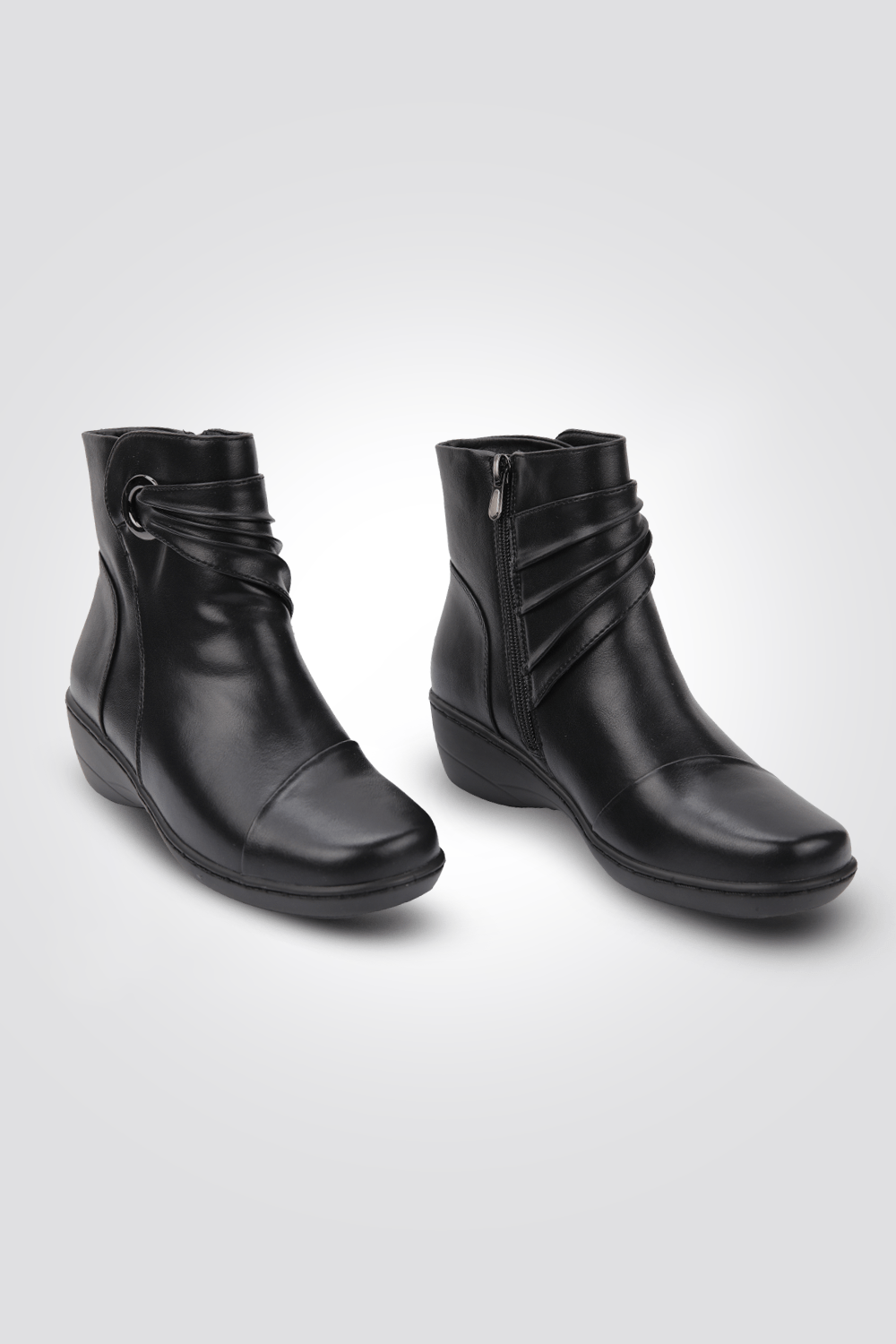 LADY COMFORT - מגפון לנשים עם כיווצים בצבע שחור - MASHBIR//365