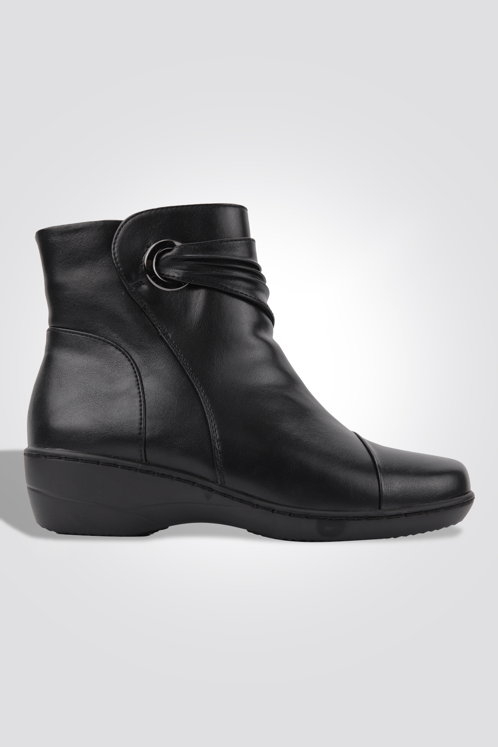 LADY COMFORT - מגפון לנשים עם כיווצים בצבע שחור - MASHBIR//365