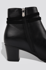 LADY COMFORT - מגפון לנשים עם רצועה כפולה בצבע שחור - MASHBIR//365