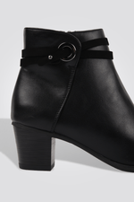 LADY COMFORT - מגפון לנשים עם רצועה כפולה בצבע שחור - MASHBIR//365