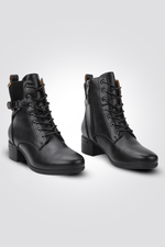 LADY COMFORT - מגפון לנשים עם שרוכים בצבע שחור - MASHBIR//365