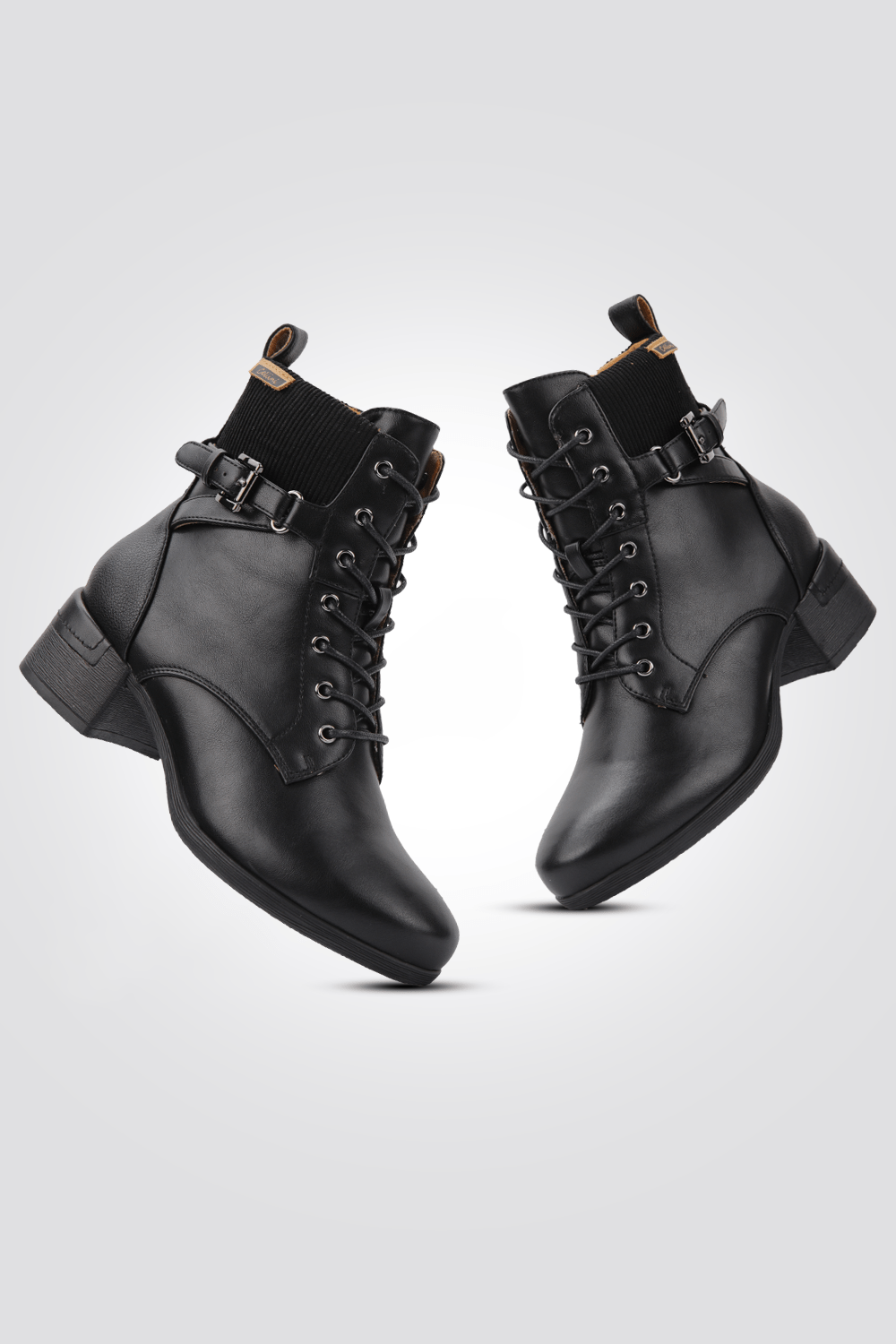 LADY COMFORT - מגפון לנשים עם שרוכים בצבע שחור - MASHBIR//365