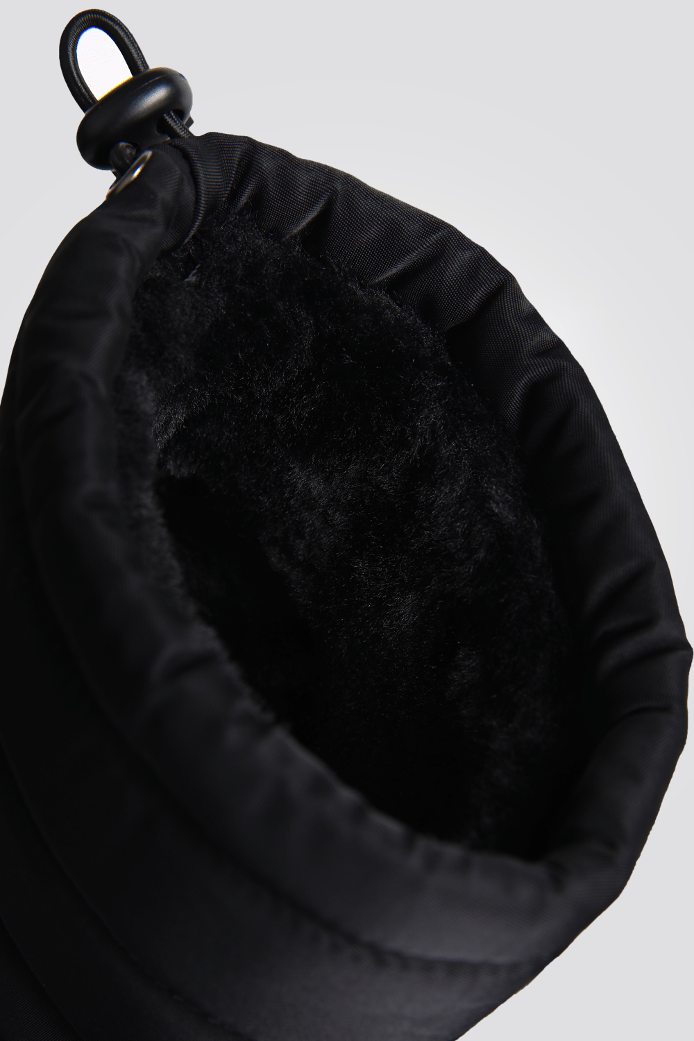 KENNETH COLE - מגפון סקי לנשים בצבע שחור - MASHBIR//365