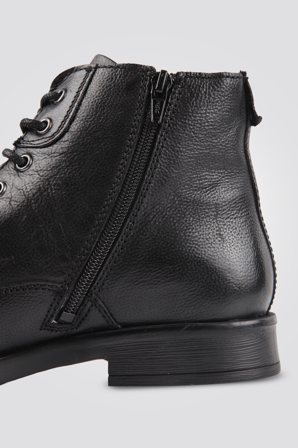 KENNETH COLE - מגפון עור לגבר בצבע שחור - MASHBIR//365